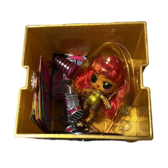 LOL Surprise Doll Remix Hair Flip Stix Queen with Record Player & Accessories - Picture 12 of 12